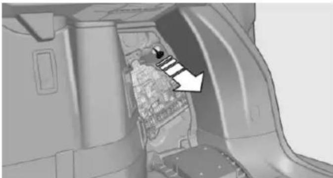 BMW 535i Gran Turismo (2015) - Manually unlocking fuel filler flap - 2