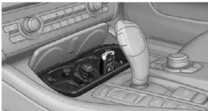 BMW 5 Series Sedan (2016) - Remote control storage compartment - 2