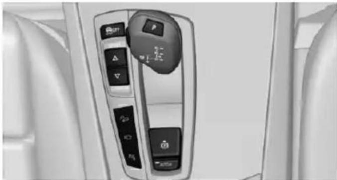 BMW 5 Series Sedan (2016) - Activating HDC - 1