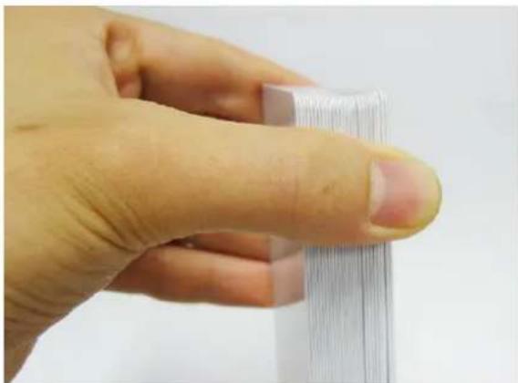 iDP SMART30-D - To separate cards from each other push a stack of cards back and forth to an angle about 45 degrees vertically. - 2