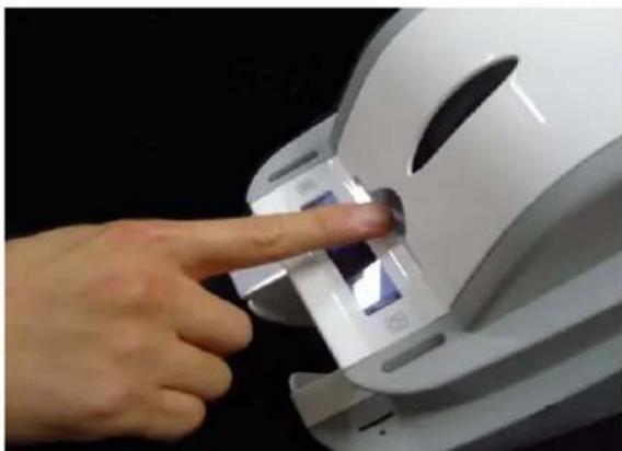 iDP SMART30-D - To separate cards from each other push a stack of cards back and forth to an angle about 45 degrees vertically. - 5