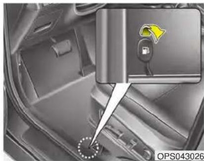 KIA Soul (2019) - FUEL FILLER LID Opening the fuel filler lid - 1