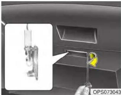 KIA Soul (2019) - Glove box lamp bulb replacement - 1