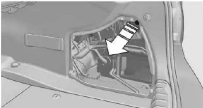 BMW 335i (2014) - Manually unlocking fuel filler flap - 2