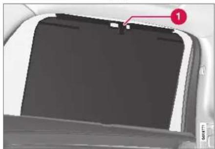 VOLVO XC90 T8 (2019) - Using sun curtains\* - 1