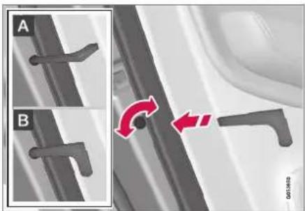 VOLVO XC90 T8 (2019) - Activating and deactivating manual child safety locks - 1