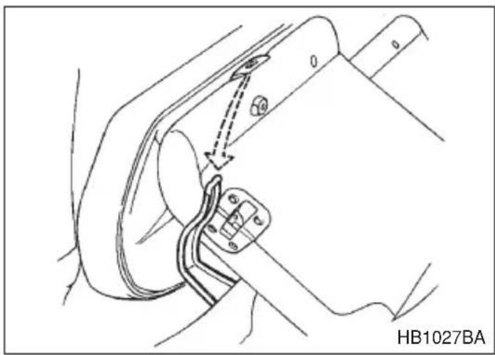 SUBARU Legacy (2002) - ▼Folding down the seat cushion and seatback - 4