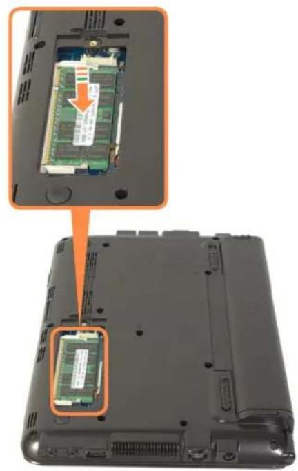 SAMSUNG NP-N220P - Replacing the Memory - 4