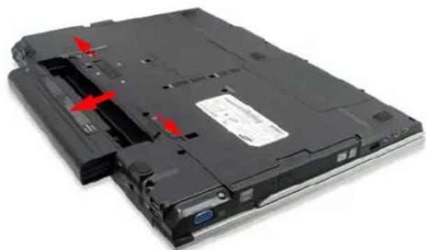 SAMSUNG NP-M50 - Ejecting and Attaching Battery - 1