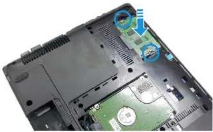 SAMSUNG NP-E3520I - Upgrading Memory - 1