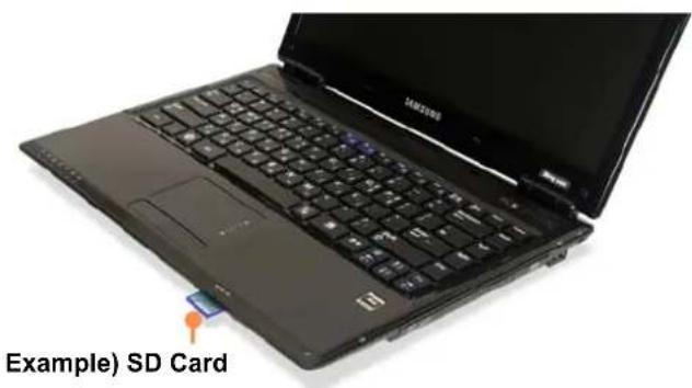 SAMSUNG NP-X460 - To Insert and Use a Memory Card - 1