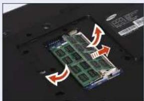 SAMSUNG NP-RF511 - Removing a memory module - 1