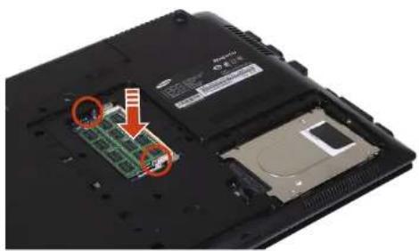 SAMSUNG NP-RF511 - Upgrading Memory - 1