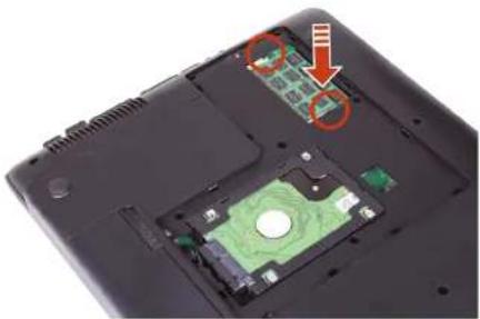 SAMSUNG NP-RC710E - Upgrading Memory - 1