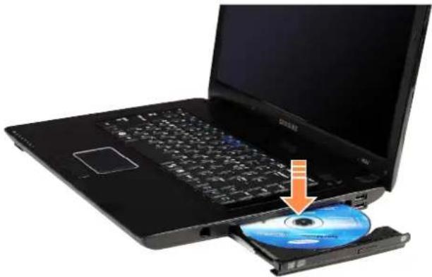 SAMSUNG NP-R560 - Inserting and Ejecting a CD - 3