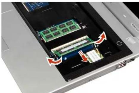 SAMSUNG NP-Q530E - Upgrading Memory - 1
