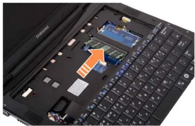 SAMSUNG NP-Q210 - Replacing the Memory - 4
