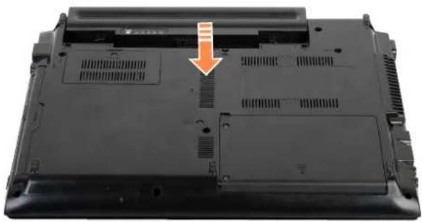 SAMSUNG NP-Q210 - Installing/Removing the Battery - 2