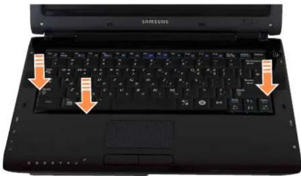 SAMSUNG NP-Q210 - Replacing the Memory - 7