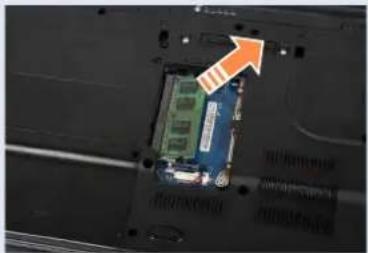 SAMSUNG NP-P460I - Removing a memory module - 1