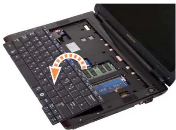 SAMSUNG NP-P210I - Replacing the Memory - 3