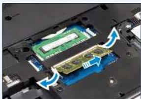 SAMSUNG NP700G7A - Removing a memory module - 1