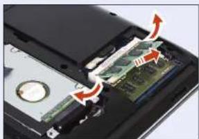 SAMSUNG NP305E5AH - Removing a memory module - 1