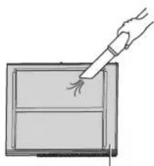 PANASONIC PT-DW100 - Reinigen Sie den Luftfiltereinsatz, die Bürste und den beweglichen Metallgewebefilter. - 2