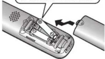 PANASONIC KX-TG6824G - Einsetzen der Akkus - 2