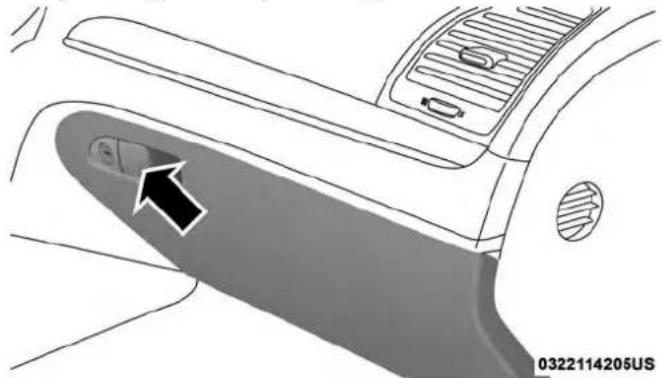 Chrysler 300 (2019) - GloveCompartment - 1
