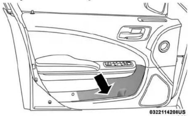 Chrysler 300 (2019) - DoorStorage - 1