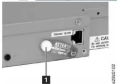 DELL PowerVault TL1000 - Feststellschraube des Zugriffsmechanismus entfernen - 1