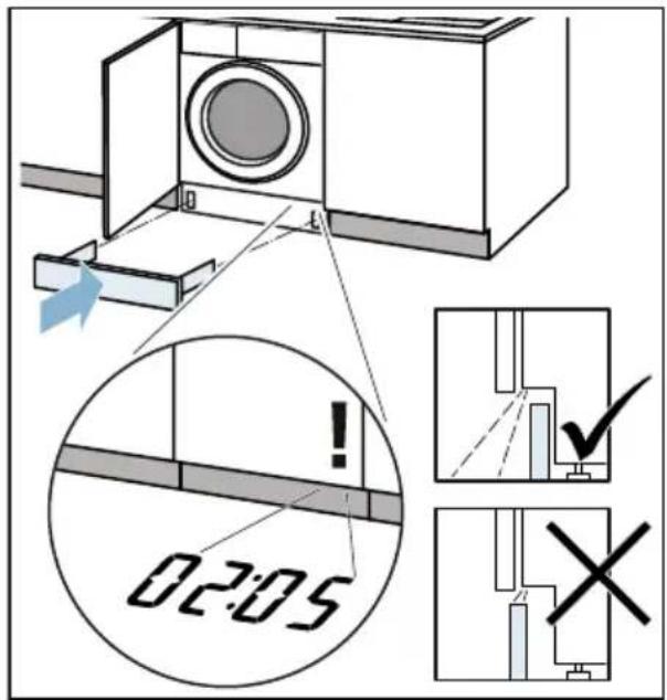 SIEMENS WI14W440 - Abstandshalter der Sockelblende einsetzen. - 4