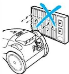 Abbildung eines Roboterautos mit Luftstromlinien und einem Bedienfeld, kein Text oder Symbole vorhanden