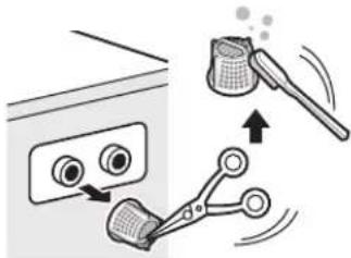 Diagram illustrating a cleaning or cleaning process with labeled components and directional arrows indicating steps.