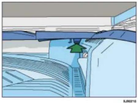 RICOH Aficio MP C4000 - Anheben der Schiene im internen Magazin 2 - 1