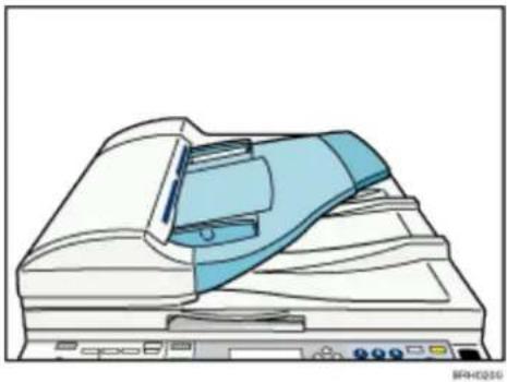 RICOH Aficio MP 201F - Platzieren von Vorlagen in den ADF - 1