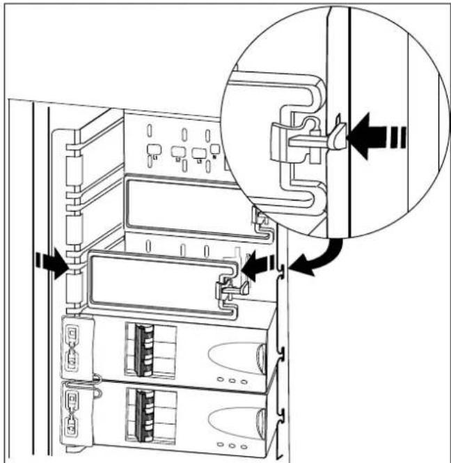 APC Symmetra PX 96/160KW - VERLETZUNGSGEFAHR UND GEFAHR DER BESCHÄDIGUNG DER AUSRÜSTUNG - 4