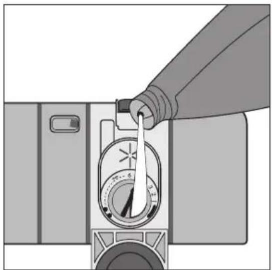 Juno Electrolux JSI98600A - Klarspüler einfüllen - 2