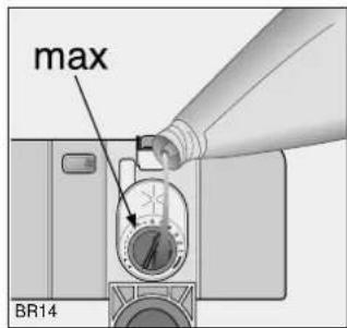 Juno Electrolux JSI65900A - Einfüllen von Klarspülmittel - 2