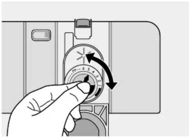 Juno Electrolux JSI54032B - Einfüllen von Klarspülmittel - 3
