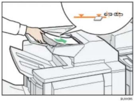 RICOH Aficio MP C7501SP - Legen Sie das Papier ordentlich ein. - 1