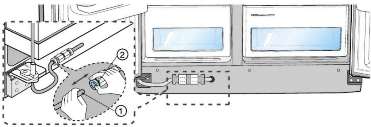 SAMSUNG RSE8KGPS1/XEG - Wieder anbringen des Wasserschlauchs - 1