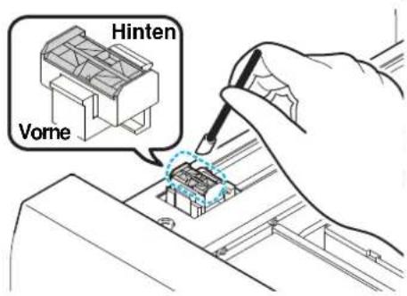Mimaki UJF-6042 - Reinigungstupfer mit Reinigungsflüssigkeit befeuchten und Verunreinigungen von der Wischerdüse entfernen. - 1
