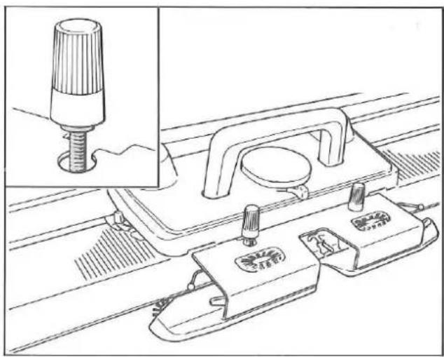 Silver Reed F-270 - REMOVING KNITTED FABRIC - 1