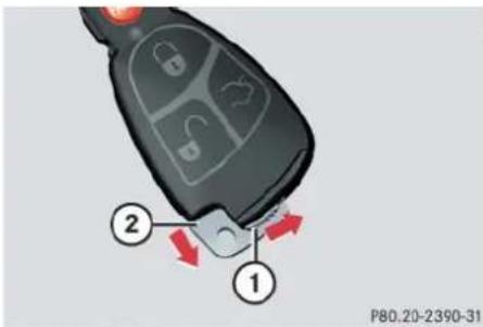 Mercedes-Benz C 230 Sport (2006) - Removing the mechanical key - 1