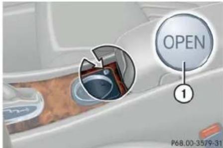 Mercedes-Benz C 230 Sport (2006) - Cup holders in front of seat armrest - 1