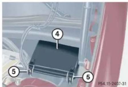 Mercedes-Benz C 230 Sport (2006) - Opening fuse box - 1