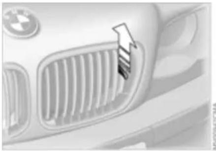 BMW 316i (2002) - Motorhaube - 3