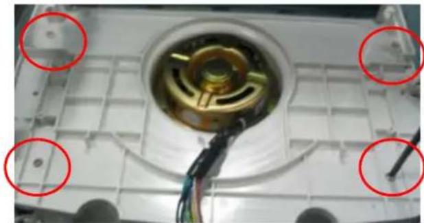 MIDEA MPK-09CR - To replace the condenser fan motor Remove the screws fixing the evaporator - 2